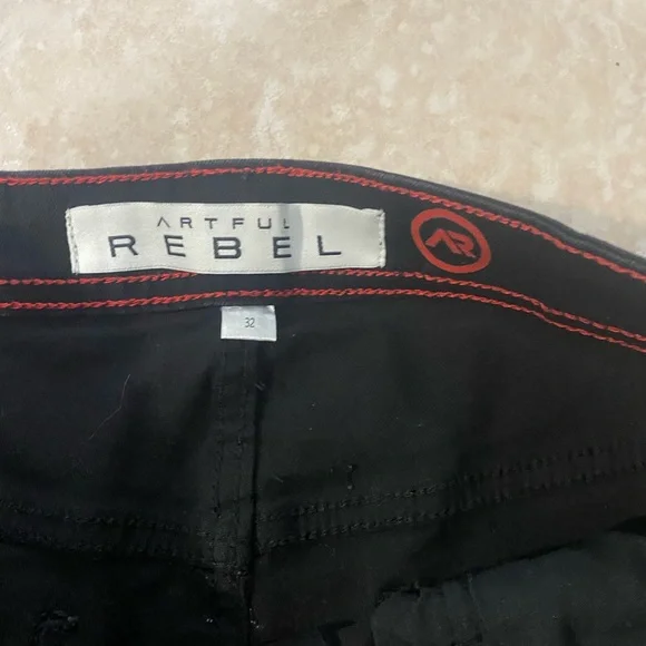 ❗️ LAST CHANCE Mid Rise Distressed Jean Shorts - Picture 10 of 10